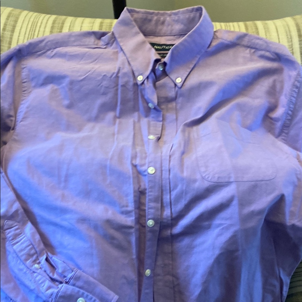 BNWOT Nautica Men’s Lavender Button-Down Shirt
Size 17 34/35